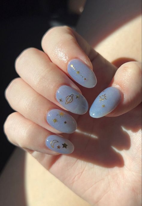 Saturno Inspired Nails, Moon And Stars Nail Art Simple, Space Theme Nail Art, Nail Ideas Space, Planets Nail Art, Saturn Nail Art, Periwinkle And Gold Nails, Space Aesthetic Nails, Nail Art Celestial