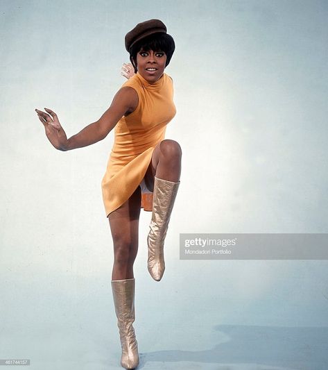 Lola Falana in 1967. Black Style Icons, Lola Falana, 60s Fashion Trends, Style Année 60, Black Entertainment, Vintage Black Glamour, Sixties Fashion, Look Retro, Mod Fashion