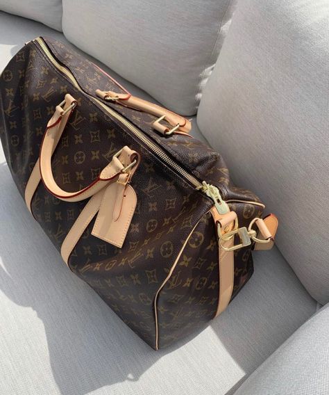 Best Travel Bags, Sac Louis Vuitton, Louis Vuitton Travel Bags, Super Rich Kids, Luxury Lifestyle Dreams, Bags Vintage, Louis Vuitton Keepall, Bags Aesthetic, Iconic Bags