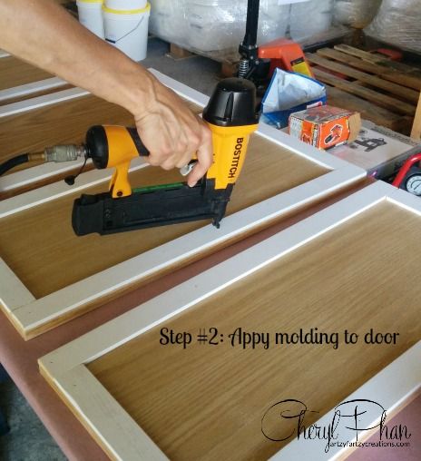 step 2 signiture Diy Cupboard Doors Makeover, Refacing Kitchen Cabinets Diy, Flat Kitchen Cabinets, Backyard Steps, Kitchen Cabinets Trim, Mobile Home Kitchen Cabinets, Apt Kitchen, Kitchen Hinges, Diy Kitchen Cabinets Makeover