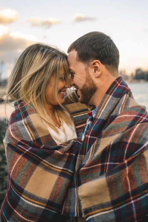 Engagement Pictures With Blanket, Fall Couple Pictures With Blanket, Blanket Couple Photoshoot, Fall Outdoor Couple Photoshoot, Couple Wrapped In Blanket, Couples Photoshoot With Blanket, Cute Fall Engagement Photos, Engagement Photos On Blanket, Fall Photography Couples