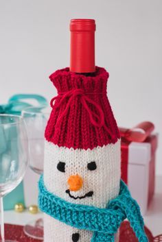 Wine-derful Time Snowman Bottle Cozies - I Like Knitting Crochet Wine Bottle Holder, Snowman Bottle, Snowman Wine Bottle, Crochet Wine, Christmas Knits, Wine Package, Christmas Knitting Projects, Christmas Wine Bottle Covers, Wine Bottle Sleeves