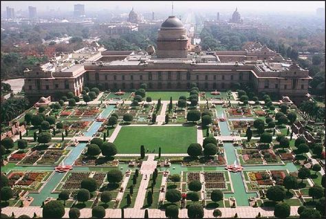 Charbagh Garden, Islamic Landscape, India Architecture, Plexus Slim, Mughal Architecture, Famous Gardens, Novel Ideas, Honeymoon Packages, Unique Architecture