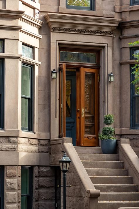 Brownstones Nyc Interior, Renovated Brownstone Interior, New York Brownstone Kitchen, Manhattan Apartment Exterior, Park Slope Brownstone, Harlem Brownstone Interiors, Nyc Brownstone Exterior, Brownstone Front Door, Boston Brownstone Interiors