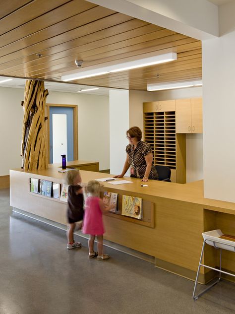 Built In Reception Desk, Daycare Reception Area, School Front Desk, School Reception Design, School Reception Area, School Reception Desk, Entry Desk, Micro Creche, School Reception