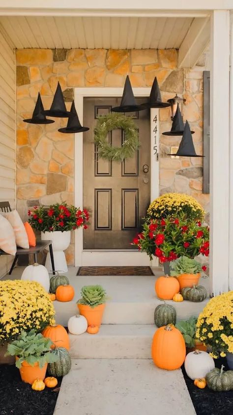 31 DIY Outdoor Halloween Decorating Ideas for a Ghoulish Display Halloween Countertop Decorations, Fall Yard Displays, Front Yard Halloween, Outdoor Halloween Decorating, Front Yard Halloween Decorations, Diy Outdoor Halloween Decorations, Halloween Yard Displays, Halloween Decorating Ideas, Halloween Diy Outdoor