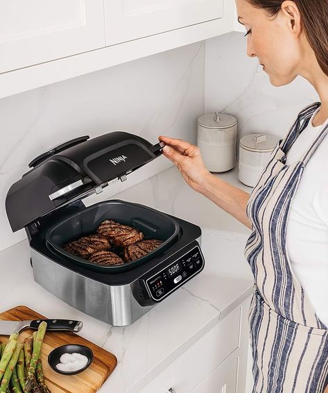 Ninja Foodi AG301 5-in-1 Indoor Electric Countertop Grill with 4-Quart Air Fryer, Roast, Bake, Dehydrate, and Cyclonic Grilling Technology Parrilla Interior, Panini Recipes Chicken, Ninja Air Fryer, Indoor Electric Grill, Ninja Kitchen, Ground Beef And Potatoes, Indoor Grill, Grill Plate, Electric Grill