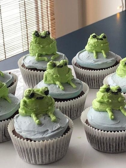 Cottagecore Cake, Frog Food, Frog Cupcakes, Edible Cups, Buttercream Cake Designs, Sleepover Food, Cupcake Designs, Just Cakes, Food Recepie