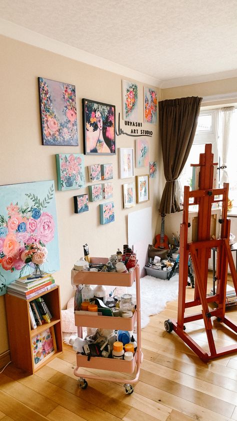 Artist Room Aesthetic, Art Room Ideas, Dream Art Room, Symbolism Art, Art Conservation, Painting Corner, Artistic Room, Expression Art, Art Critique