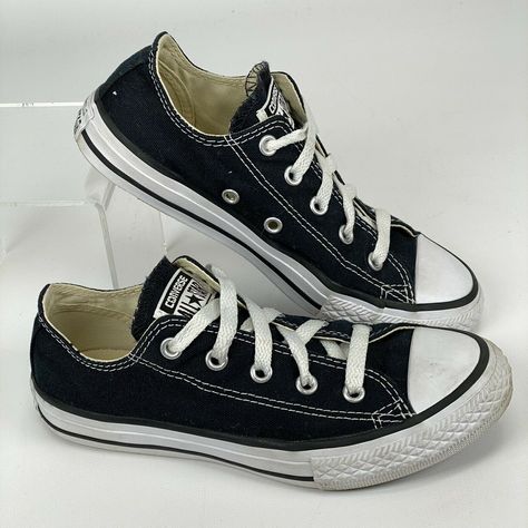 Old Shoes Aesthetic, Cute Converse Designs, 2000s Shoes Sneakers, 80’s Shoes, Types Of Converse, Black Shoes For School, Black Shoes Aesthetic, Flat Converse, Converse Flat