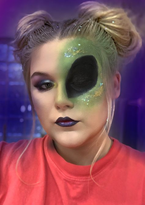 Alien Makeup for Halloween Adult Alien Costume Women, Halloween Costumes Women Alien, Alien Female Costume, Half Alien Makeup, Easy Diy Alien Costume, Alien Eyes Makeup, Alien Abduction Halloween Costume, Diy Alien Makeup, Alien Princess Costume