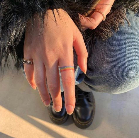 Rainbow Tattoos Pride, Lgbt Tattoo Ideas, Couples Hand Tattoos, Lgbt Tattoo, Cool Finger Tattoos, Pride Tattoo, Small Finger Tattoos, Rainbow Tattoos, Dibujos Tattoo