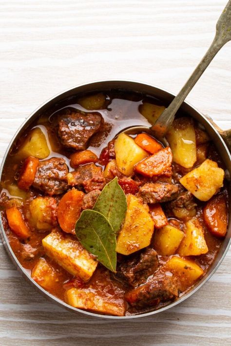 Pork Casserole Mary Berry Old Fashioned Beef Stew, Fall Slow Cooker, Fall Slow Cooker Recipes, Guinness Beef Stew, Irish Beef Stew, Carne Guisada, Irish Stew, Low Sodium Recipes, Healthy Slow Cooker