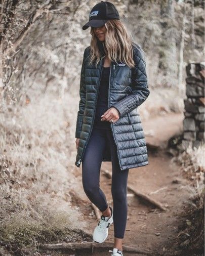 Winter Hiking Outfit Women, Outdoorsy Outfit, Mountain Fashion, Pnw Style, Sale Ends Today, Outfit Invierno, Cold Weather Outfits, Athleisure Outfits, Patagonia Jackets