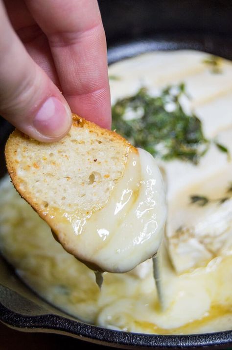 Brie Fondue Recipes, Baked Brie In Cast Iron Skillet, Brie Fondue, Cast Iron Fondue, Brie Cheese Recipes, Hot Dips, Baked Brie Recipes, Fondue Recipes Cheese, Brie Recipes