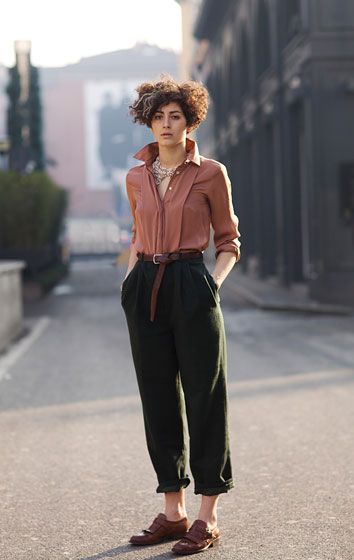 silk blouse and loafers Estilo Tomboy, The Sartorialist, Mode Retro, Monk Strap Shoes, Retro Mode, Mode Casual, Outfit Trends, 가을 패션, Inspiration Mode