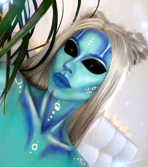 Optyk Rozmus on Instagram: “Talented Polish makeup artist @havrri dressed up and ready for a visit in Area 51 😂👽 Black sclera lenses: Sabertooth from…” Alien Face Paint, Alien Costume Women, Space Girl Costume, Alien Halloween Makeup, Alien Make-up, Sclera Lenses, Sclera Contacts, Black Sclera, Alien Halloween Costume