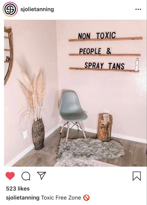 Spray Tan Salon Decor, Spray Tan Studio Ideas, Tanning Room Decor, Spray Tan Room Decor, Tanning Salon Design, Tan Ideas, Tanning Salon Decor, Airbrush Tanning Business, Tan Decor