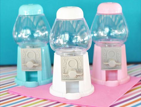 12 Mini Gumball Machine Party Favors Kids by LittleThingsFavors Mini Gumball Machine, Gumball Machine Craft, Gumball Machines, Gingerbread Party, Birthday Party Printables, Paper Toy, Candy Favors, Favor Ideas, Circus Party