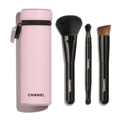 Shop LES PINCEAUX DE CHANEL COLLECTION OF 3 ESSENTIAL BRUSHES and discover more Makeup at CHANEL.com. Shop now and enjoy complimentary samples. Chanel Brushes, Chanel Ballerina, Perfume Chanel, Chanel Box, Chanel Store, Chanel Collection, Chanel Beauty, Chanel Makeup, Couture Mode