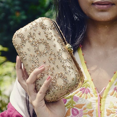 This beautiful all Gold clutch with Gold glitter design is a perfect combination for those glamorous rush evenings highlighting your attire with a dash of gold. Chic for the glam quotient and sparkly for the traditional wears fitting the dual occasions perfectly. Comes with detachable golden chain & round clasp to keep your essentials perfectly in place. Shine in Gold!! #rusaru #clutch #clutches #gold #shine #sparkle #glam #trendy #chic #indian #wedding #trousseau #fashion #designer #ilovebags Golden Clutch Purses, Indian Wedding Trousseau, Formal Bags, Golden Clutch, Formal Bag, Wedding Trousseau, Bridal Mehendi Designs Hands, Gold Chic, Round Purse