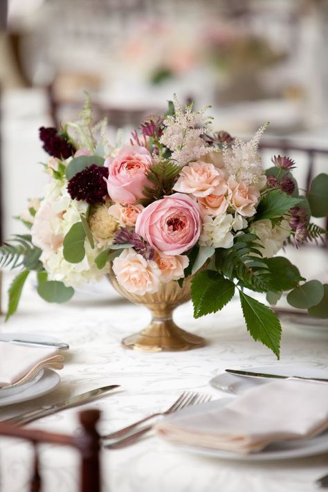 Roses from the Garden  Low Wedding Centerpieces  Low and Lush Centerpieces Low Wedding Centerpieces, Mod Wedding, Deco Floral, Spray Roses, Table Flowers, Flower Centerpieces, Floral Centerpieces, Pattern Floral, Love Flowers