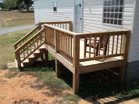 6x12-back-open-deck-pic-1 Back Stairs To Yard, Small Deck Ideas With Stairs, Small Deck With Stairs, Small Front Deck, Mobile Home Porches, Diy Stairs Outdoor, Vaulted Roof, Mobile Home Deck, Manufactured Home Porch