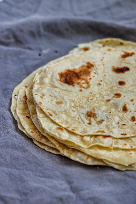 In case you didn’t know, I grew up in Northern Mexico, Sonora to be precise. Flour tortillas are the backbone… Cafe Rio Tortilla Recipe, Home Made Flour Tortillas Recipes, Tortilla Recipe With Butter, Tortillas Homemade, Breakfast Tortilla, Food Sides, Tortillas Recipe, Bundt Recipes, Small Bites Appetizers