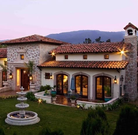 Reka Bentuk Dalaman, Hacienda Homes, Hacienda Style Homes, Mexico House, Casa Country, Exterior Design Ideas, Spanish Style Home, التصميم الخارجي للمنزل, Casas Coloniales