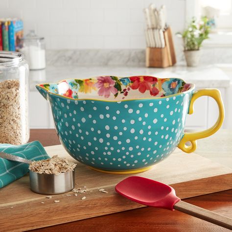 This collection of must haves is from the Pioneer Woman kitchen decor collection and you are going to love how they look in your farmhouse style home! #farmhouse #pioneerwoman #kitchen Pouring Cake, Pioneer Woman Kitchen Decor, Cake Cooking, Batter Mix, Pioneer Woman Kitchen, Batter Bowl, The Pioneer Woman, Pioneer Woman, Cakes And More