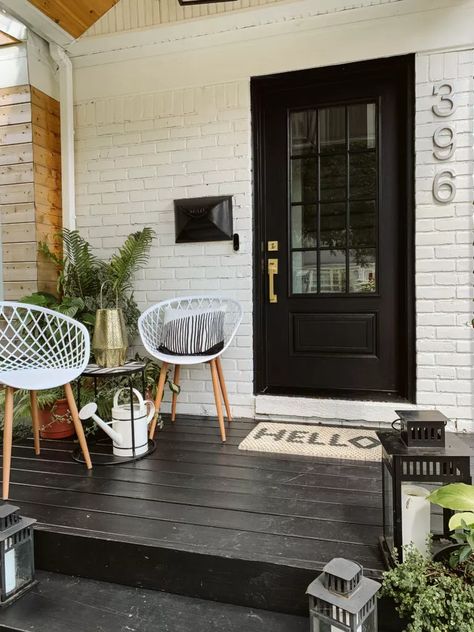 Modern Front Porch Decor, Front Porch Seating, Modern Front Porches, Small Porch Decorating, Front Porch Makeover, White Stairs, Porch Paint, Diy Front Porch, Front Porch Design