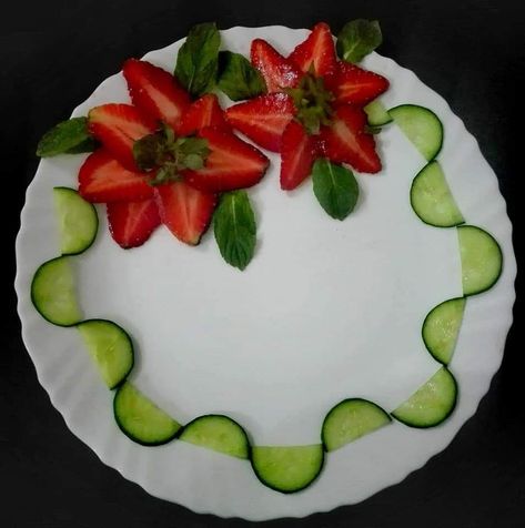 Sandwich Torte, Home Decor Ideas Kitchen, Vegetable Decoration, Gourmet Food Plating, Fruit Platter Designs, Wallpapers Home, Home Decor Apartment, Decor Ideas Kitchen, Quotes Home