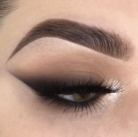 Machiaj Smokey Eyes, Make Up Designs, Mekap Mata, Prom Eye Makeup, Cat Eye Makeup, Eye Makeup Pictures, Smink Inspiration, Beautiful Eye Makeup, Eye Makeup Designs