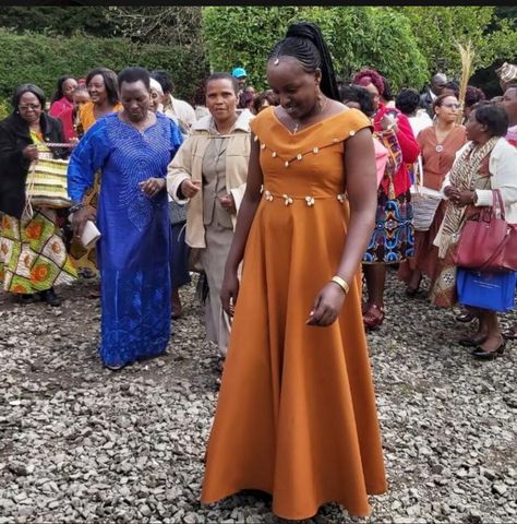 Simple ruracio attire Kikuyu Traditional Attire For Women, Kikuyu Traditional Attire, Ruracio Dresses, Pretty Maxi Dress, African Traditional Wedding Dress, African Wedding Attire, Traditional Wedding Attire, Long African Dresses, Dress Ankara