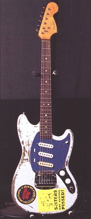 Thurston Moore's 3 pickup Mustang Mustang Guitar, Pedal Boards, Fender Mustang, Famous Guitars, Sonic Youth, Guitar Collection, Guitar Gear, Beautiful Guitars, Guitar Art