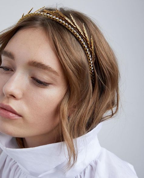 JENNIFER BEHR on Instagram: “What's your favorite way to layer your Jennifer Behr headbands? We love the double-gold moment created by stacking the Eris and the Lisbon.…” Luxury Headbands, Luxury Hair Accessories, Headband Bridal, Golden Leaf, Jennifer Behr, Dream Dresses, Gold Headband, Leaf Motif, Braided Headband