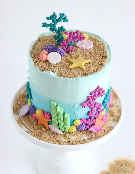 under the sea cake with seashells and coral reef Water Theme Birthday Cake, 3 Teir Cakes Ideas, Sea Cake Ideas, Birthday Sea Theme, Under The Sea Smash Cake, Sea Creature Cake, Axolotl Cake, Easy Mermaid Cake, Ocean Theme Cake