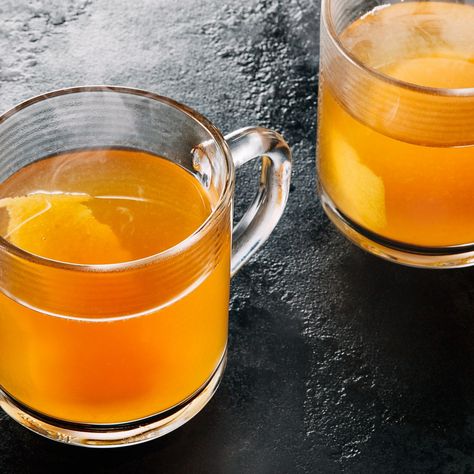 Hot Whiskey, Warm Winter Cocktails, Best Whiskey Cocktails, Warm Cocktails, Toddy Recipe, Winter Cocktails Recipes, Ginger Cocktails, Hot Toddies Recipe, Hot Cocktails