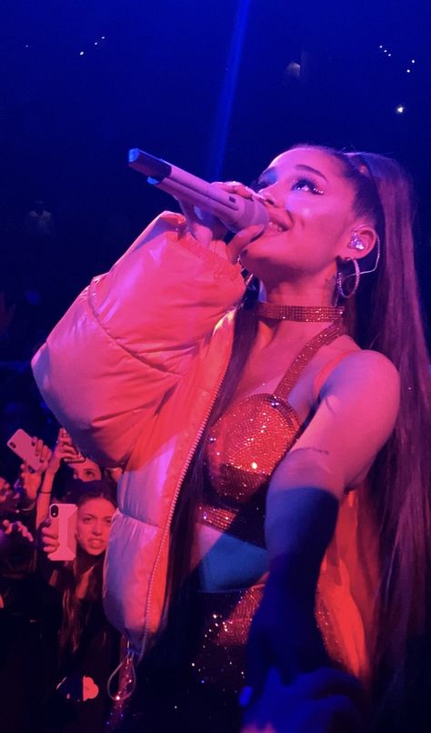 Sweetener Tour, Ariana Tour, Ariana Grande Concert, Ariana Grande Sweetener, Ariana Grande Cute, Ariana Grande Style, Design Humor, Ariana Grande Wallpaper, Celebrities Quotes