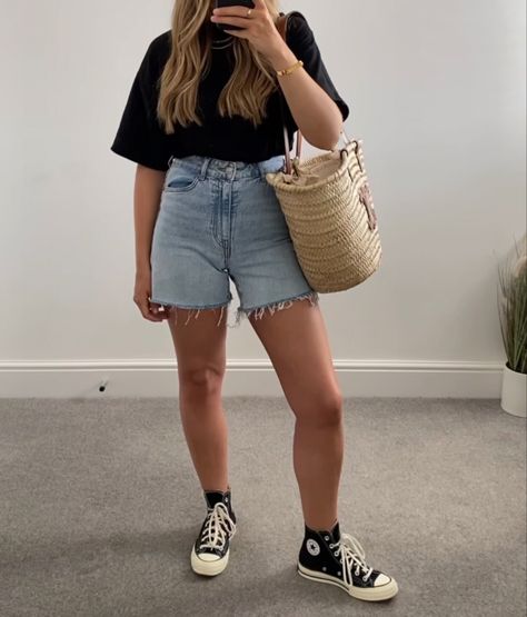 Mid Thigh Denim Shorts Outfit, Shorts And Chucks Outfit, All Star Outfit Summer, Size 16 Women Outfits Summer, Mid Size Vacation Outfits, Dad Shorts Outfits, Sweatshorts Outfits, Long Shorts Outfits Women, Summer Edgy Outfits