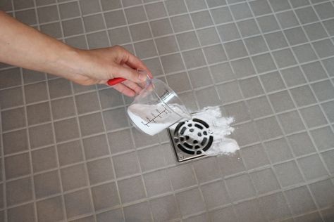 Clean Shower Drain With Baking Soda, How To Clean A Shower Drain, How To Clean A Smelly Drain, Smelly Shower Drain Cleaning Tips, How To Clean Shower Drain Smell, Declog Shower Drain, Cleaning Shower Drain, Shower Drain Unclogger, Smelly Shower Drain