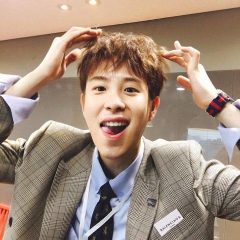 P.O reveals the strange nickname he wants to call his future girlfriend https://www.allkpop.com/article/2019/07/po-reveals-the-strange-nickname-he-wants-to-call-his-future-girlfriend Pyo Jihoon, Zico Block B, Korean Variety Shows, Future Girlfriend, Journey To The West, Zico, Block B, Kdrama Actors, Variety Show