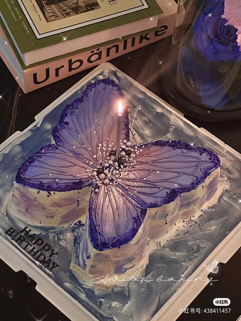 Purple Cakes With Butterflies, Intricate Cake Designs, Bday Cakes Aesthetic Purple, Pastel Purple Cake Aesthetic, Aesthetic Simple Cake, Birthday Aesthetic Purple, Cake Ideas Butterfly, Purple Cake Aesthetic, Pastel Purple Cake