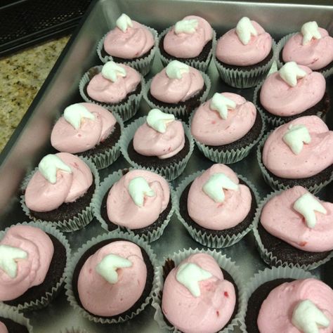 Chocolate cake with raspberry frosting and marshmallow teeth. Made for work- I work in a dental office- btw the cupcakes are gluten free. Dentist Cupcakes, Dental Cupcakes, Dentist Party, Tooth Cupcakes, Dental Party, Dental Cake, Birth Cake, Dental Graduation, National Cupcake Day