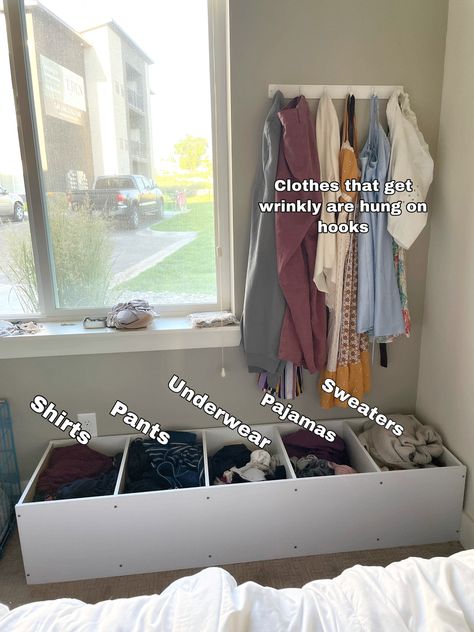 Clothing Closet Organization, Sort Clothes, Bed Steps, Clothing Closet, Closet Hacks, Apartment Organization, Home Organisation, Home Organization Hacks, Storage Hacks