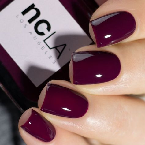 Dark Dip Powder Nails Colors, Wine Dip Powder Nails, Dark Red Nails Gel, Short Dip Powder Nails Winter, November Nails Fall Gel, Dark Burgundy Nails, Lavish Nails, November Nails Colors, Ncla Beauty