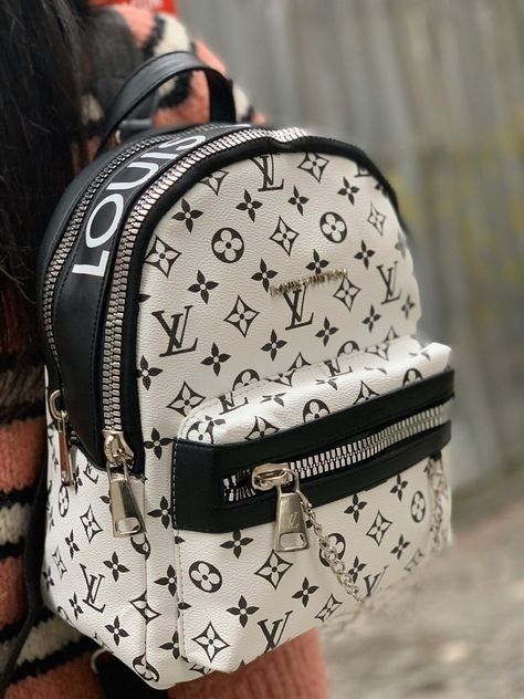 Louis Vuitton Backpack Purse, Cute Purses For School, Luxury School Bag, Tas Celine, Mochila Louis Vuitton, Tas Louis Vuitton, Girly Backpacks, Tas Lv, Cute Luggage