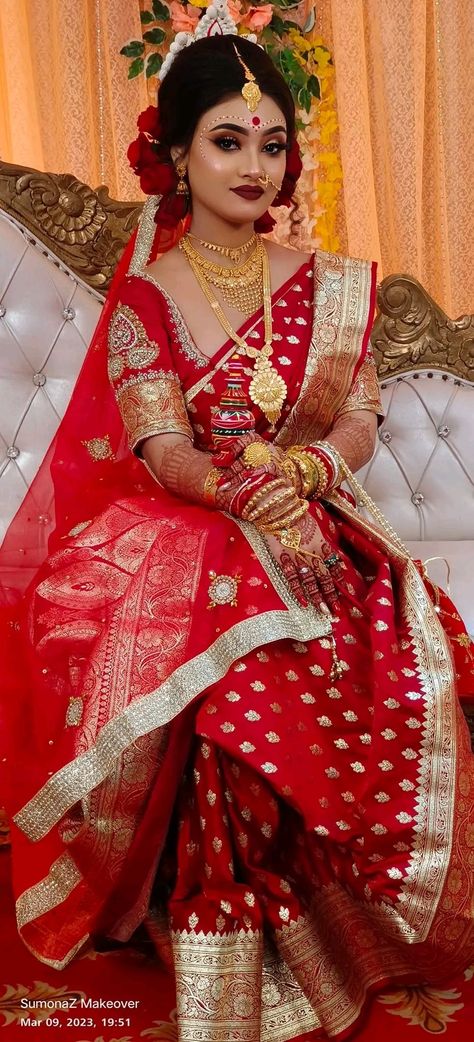 Bridal Bengali Look, Bridal Saree Bengali, Bengali Wedding Look Bridal, Bengali Bride Photoshoot Poses, Bengali Bride Blouse Designs, Bengali Bridal Makeup Wedding, Bengali Bridal Blouse Designs, Bengali Haldi Look, Bengali Bride Saree