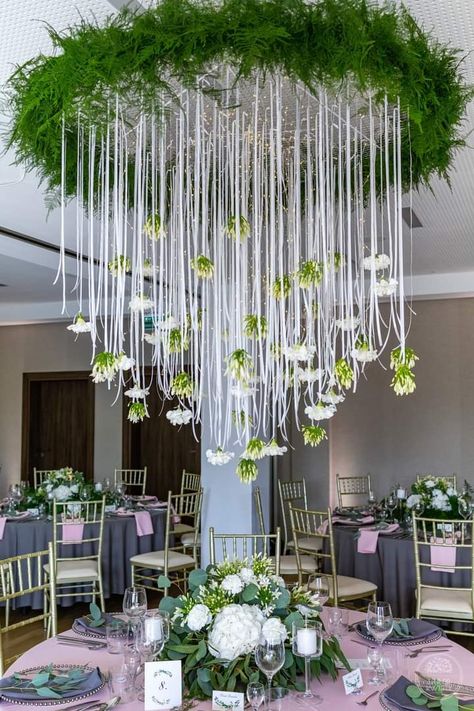 Flowers Hanging From Ceiling Wedding, Hang From Ceiling Decor, Budget Flowers, Wedding Cupcakes Rustic, Christmas Decorations Diy, Floral Wedding Decorations, Wedding Backdrop Design, Wedding Backdrop Decorations, Fantasy Decor