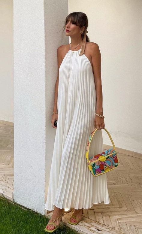 Julie Sergent Ferreri, Dress Beach Outfit, White Party Outfit, Beach White Dress, 2piece Outfits, Modesty Outfits, Effortlessly Chic Outfits, Vestido Plus Size, Outfits Verano